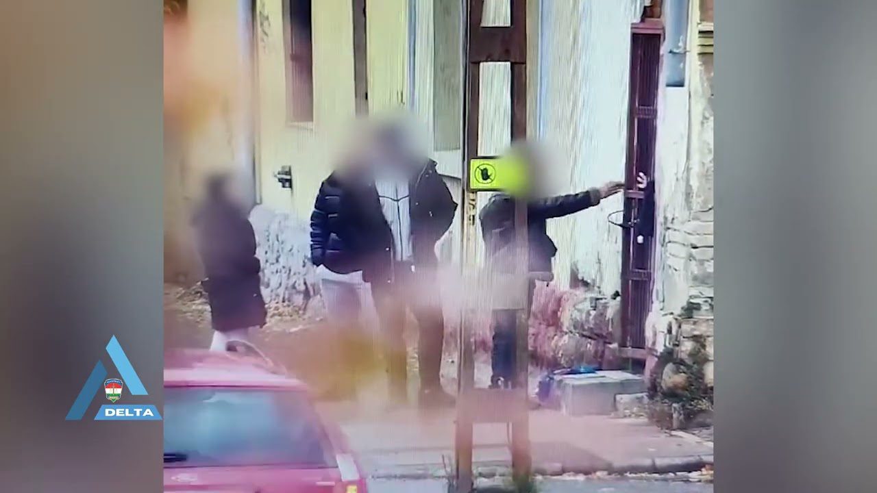 Az utcán álltak sorban a vevők, hogy kristályt vegyenek egy díler  alsónadrágjából